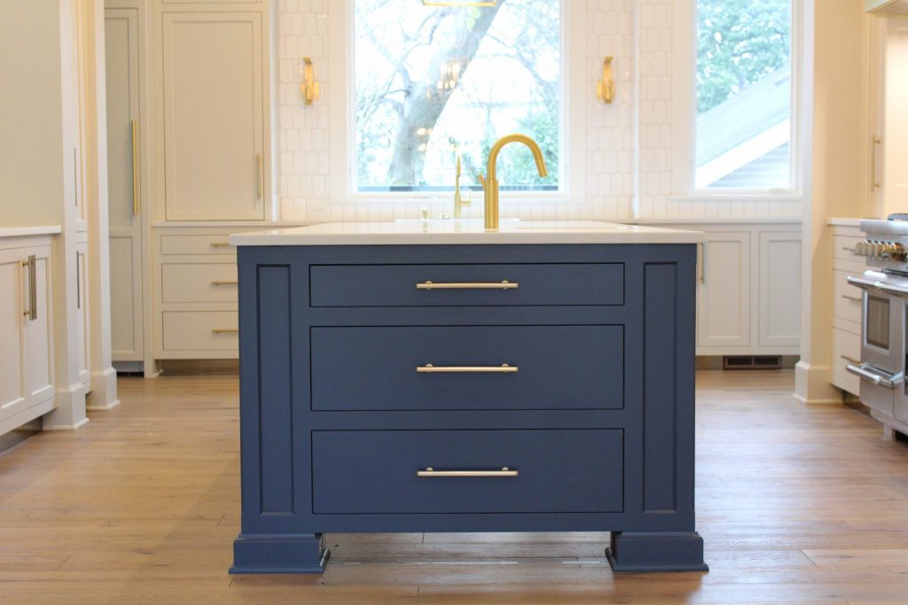 Live Sawn White Oak, Glacier Park Stain- kitchen island